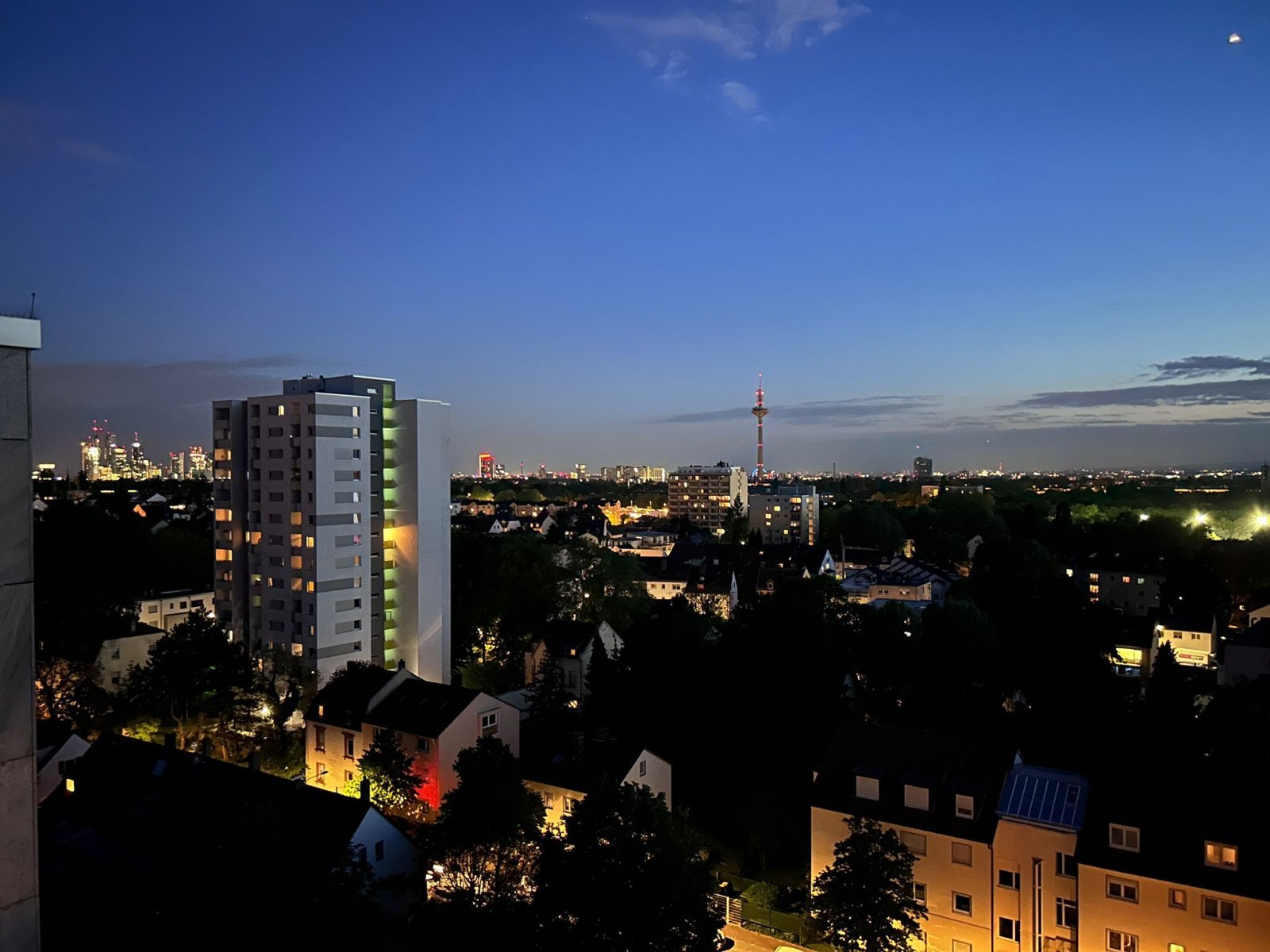 Aussicht von Dachterrasse bei Nacht